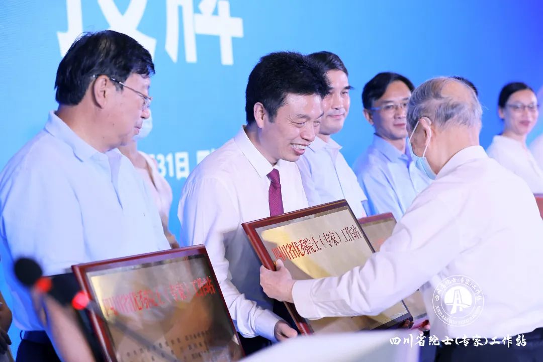 有分量！铁骑力士获评四川省优秀院士（专家）工作站！