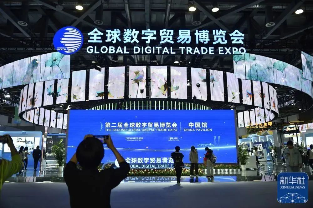 颠覆传统饲喂模式？铁骑力士在全球数贸会上实力“圈粉”